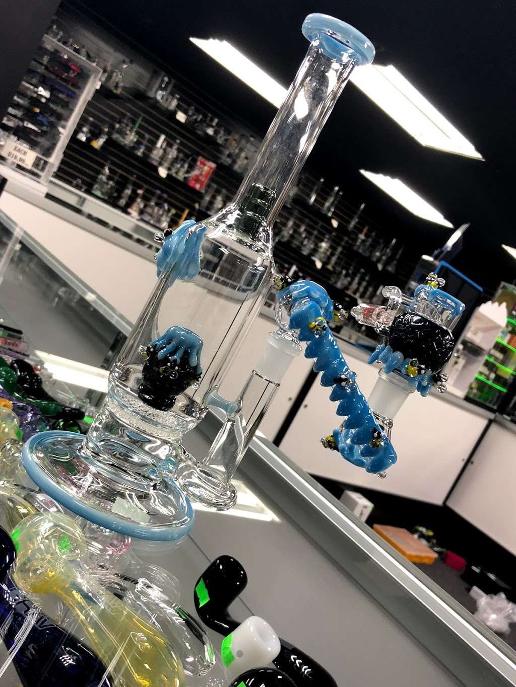 V&R SMOKE SHOP | 130 Mansfield Ave, Norton, MA 02766, USA | Phone: (508) 285-4026