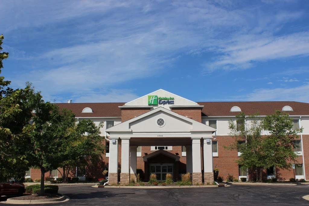 Holiday Inn Express & Suites Chicago-Algonquin | 2595 Bunker Hill Dr, Algonquin, IL 60102, USA | Phone: (847) 458-6000