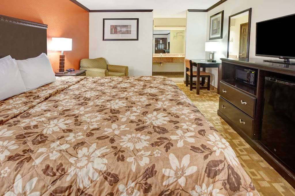 Days Inn by Wyndham Oklahoma City/Moore | 8217 S I-35 Service Rd, Oklahoma City, OK 73149, USA | Phone: (405) 606-2222