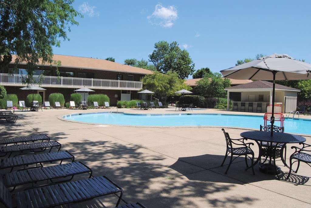 Racquet Club Apartments and Townhomes | 1970 Veteran Hwy, Levittown, PA 19056, USA | Phone: (215) 391-1311