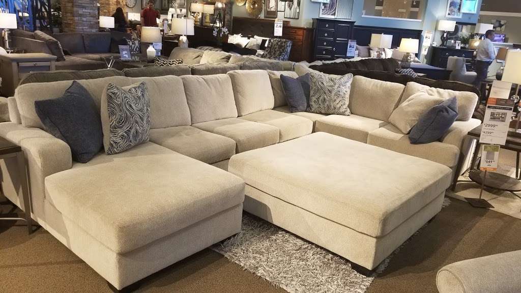 Ashley HomeStore | 855 Ashley Way, Colton, CA 92324, USA | Phone: (909) 433-5303