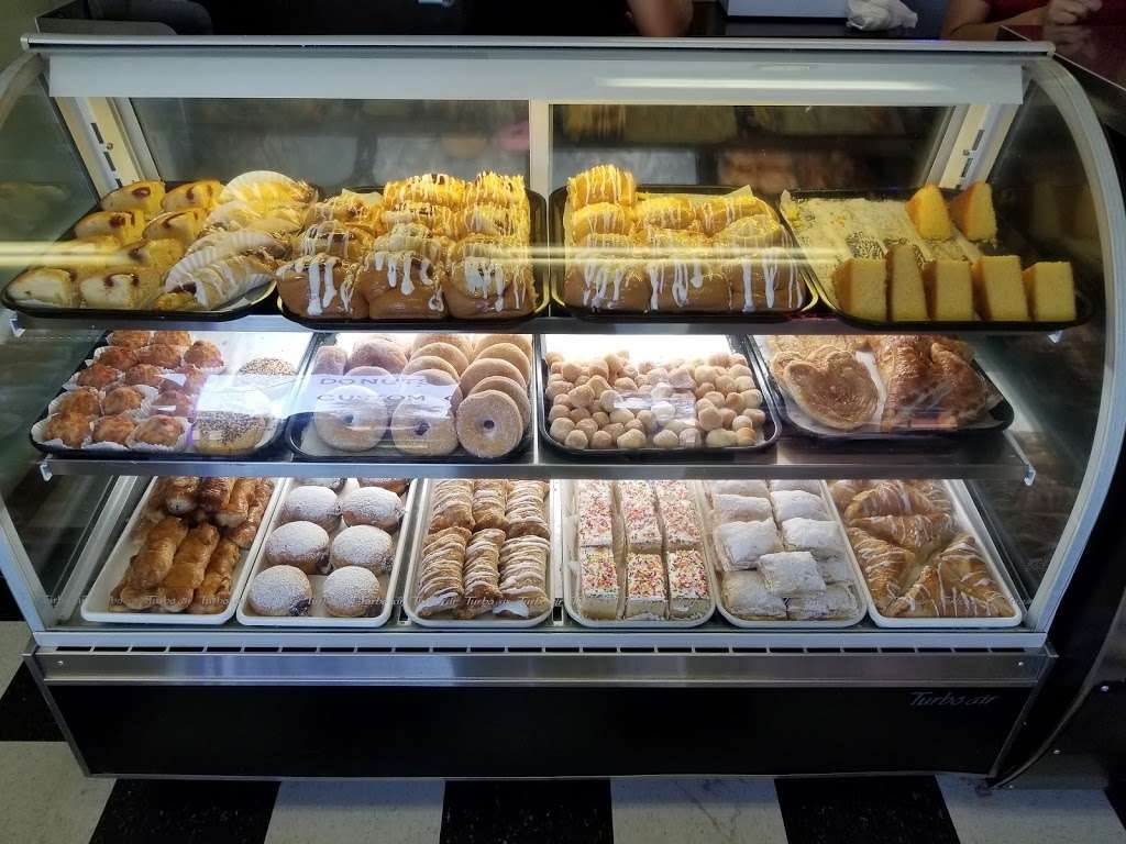 Dundee Bakery | 214 E Main St, Dundee, FL 33838, USA | Phone: (863) 353-1507