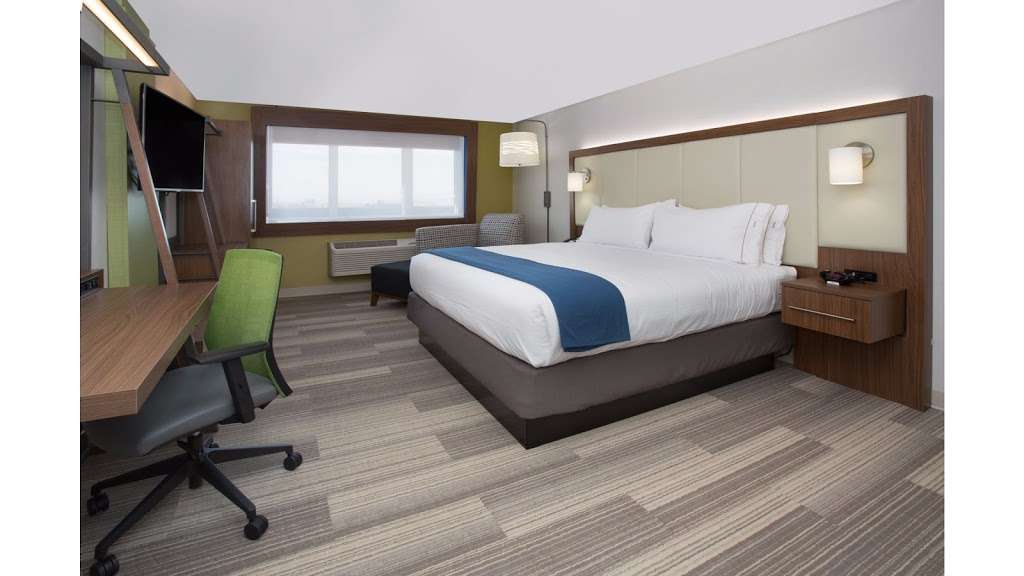 Holiday Inn Express & Suites Olathe South | 15475 S Rogers Rd, Olathe, KS 66062, USA | Phone: (913) 948-9000