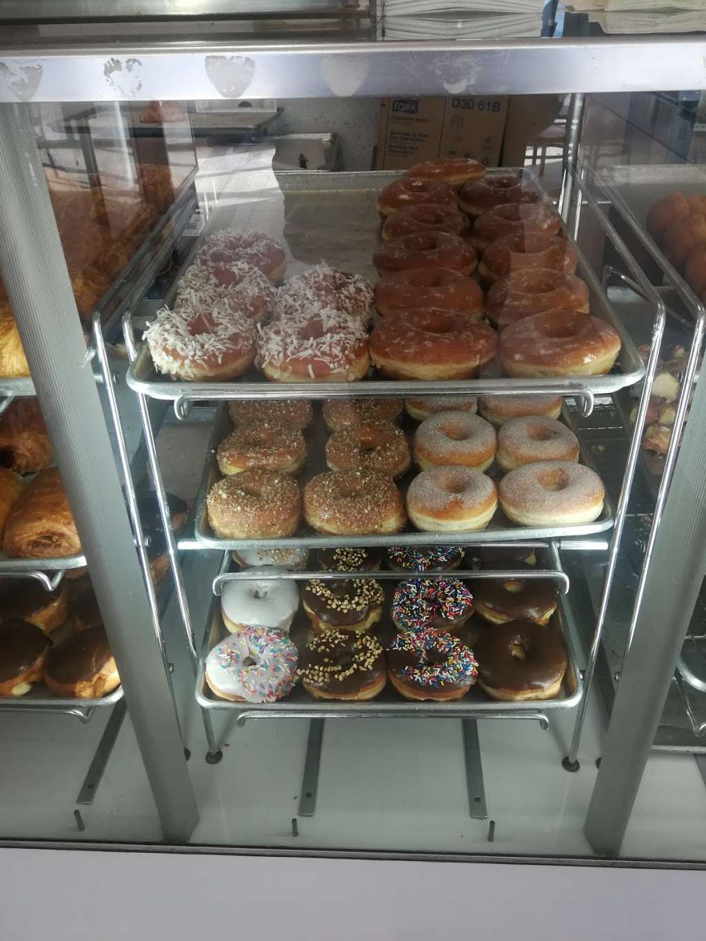 Daily Donuts | 15757 Roscoe Blvd, North Hills, CA 91343, USA | Phone: (818) 894-2284