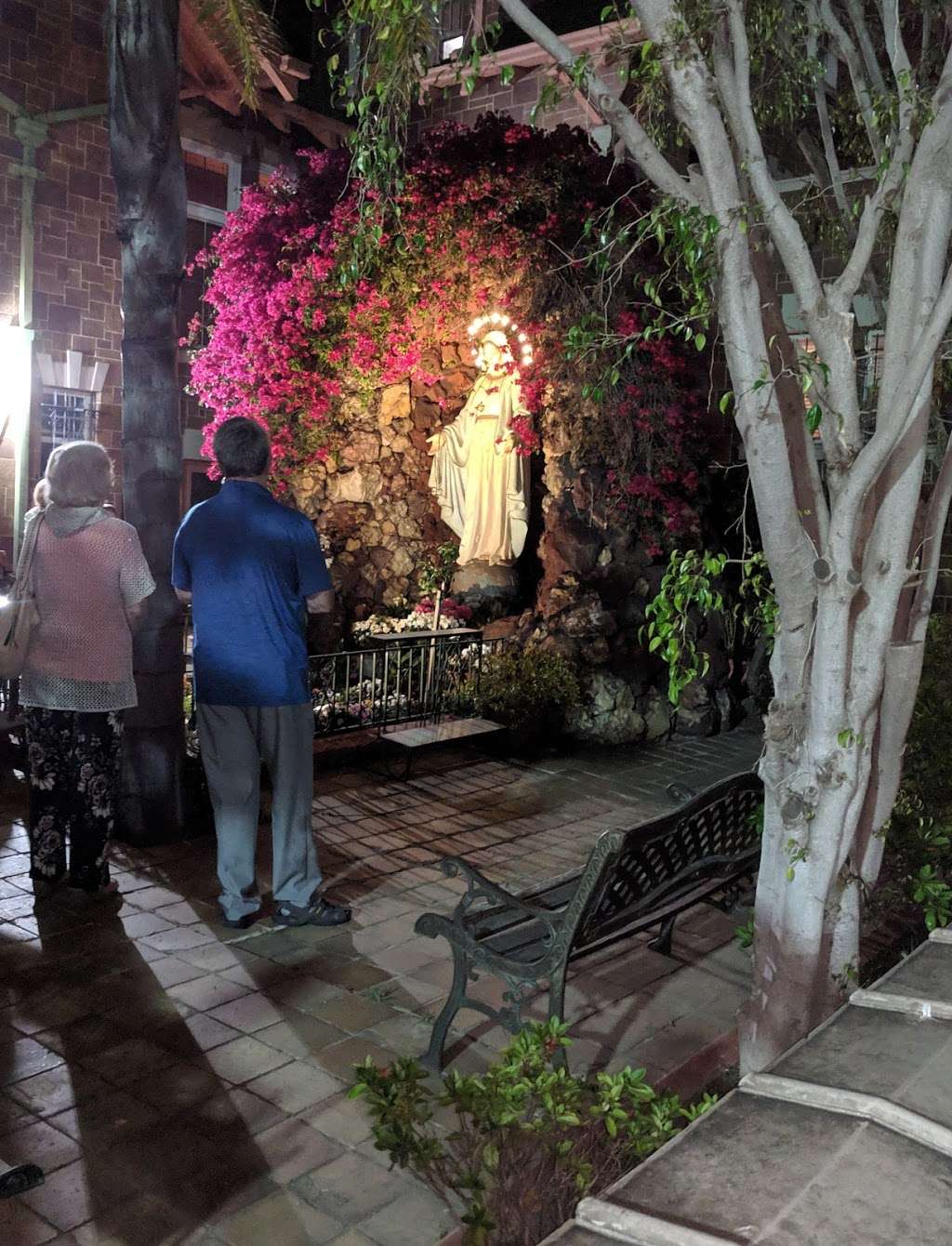 Our Lady of The Bright Mount, Polish Church | 3424 W Adams Blvd, Los Angeles, CA 90018, USA | Phone: (323) 734-5249