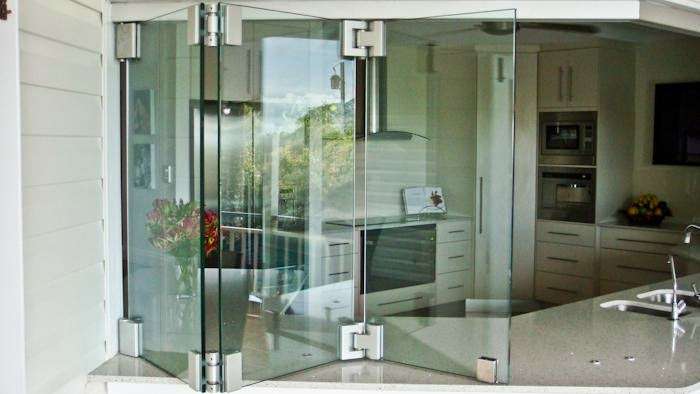 M G Glass | 1801 W Martin Luther King Jr Blvd, Los Angeles, CA 90062, USA | Phone: (323) 239-2426