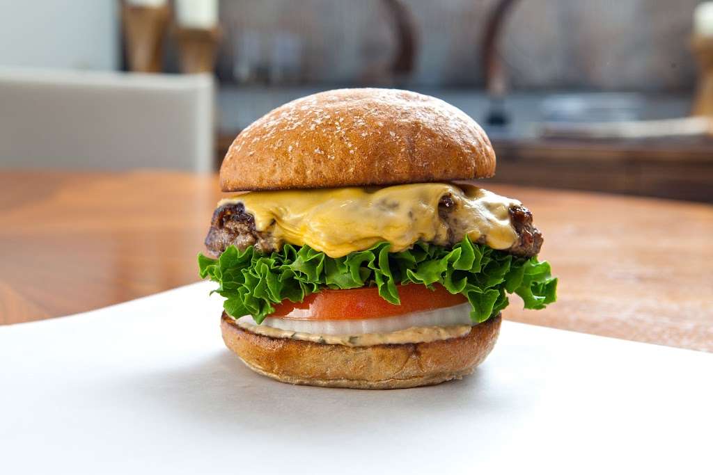 Burger Lounge | 16490 Paseo Del Sur #105, San Diego, CA 92127, USA | Phone: (858) 759-1388