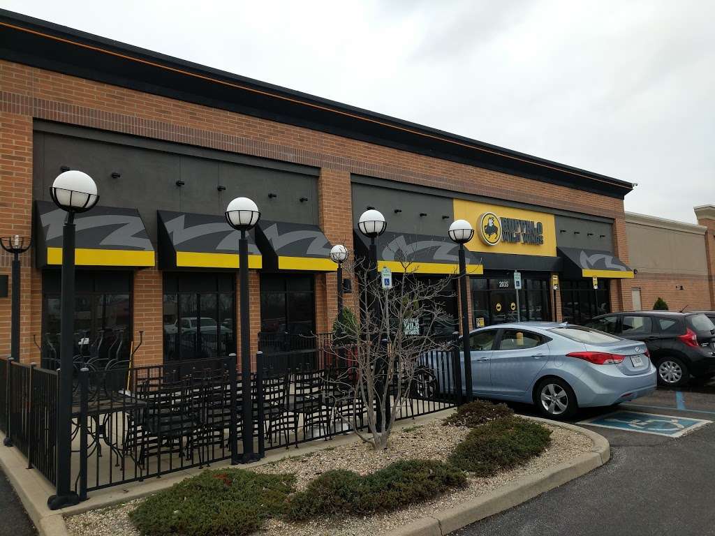 Buffalo Wild Wings | 2035 W Jonathan Moore Pike, Columbus, IN 47201, USA | Phone: (812) 375-1770