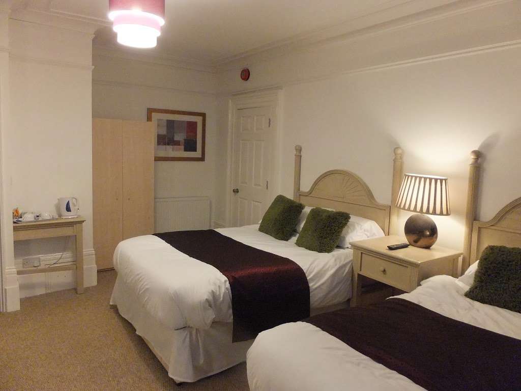 Jessamine Guest House | 4 London Rd, Northfleet, Gravesend DA11 9JE, UK | Phone: 01474 569868