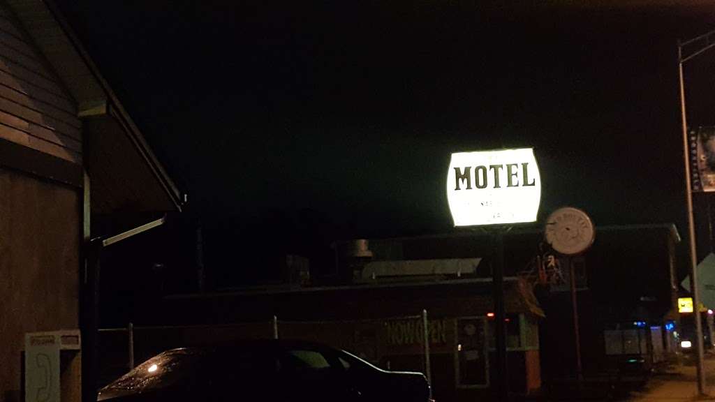 Pioneer Motel | 8835 Ogden Ave, Brookfield, IL 60513, USA | Phone: (708) 485-9686