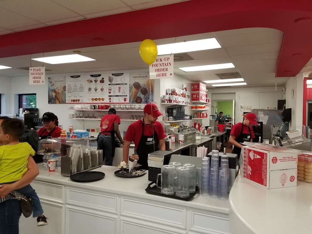 Oberweis Ice Cream and Dairy Store | 9 E Dundee Rd, Arlington Heights, IL 60004, USA | Phone: (847) 368-9060
