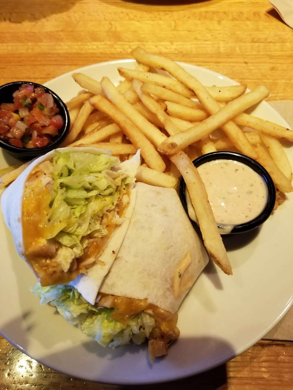 Applebees Grill + Bar | 2720 Veterans Road West, Staten Island, NY 10309, USA | Phone: (718) 943-1200