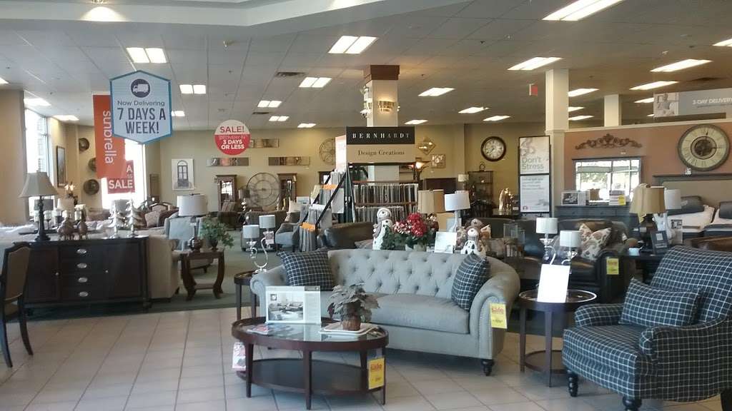 Raymour & Flanigan Furniture and Mattress Store | 65 Baltimore Pike, Springfield, PA 19064, USA | Phone: (610) 338-2140