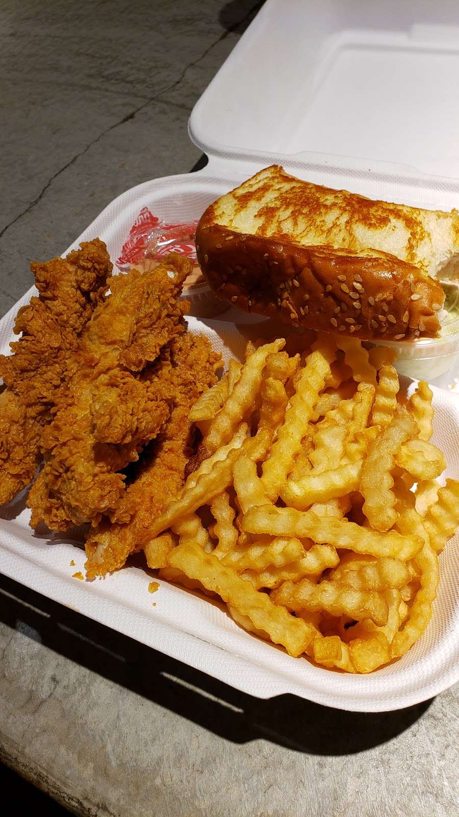 Raising Canes Chicken Fingers | 5005 Paramount Blvd, Pico Rivera, CA 90660 | Phone: (562) 463-1868