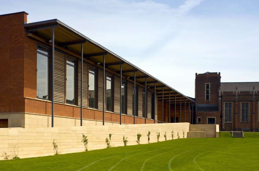 Bancrofts School Sports Centre | High Rd, Woodford, Woodford Green IG8 0RF, UK | Phone: 020 8506 6777