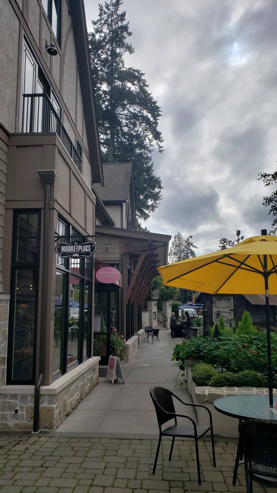 Pleasant Beach Donuts | Inside The Marketplace, 4738 Lynwood Center Rd NE, Bainbridge Island, WA 98110, USA | Phone: (206) 866-6122