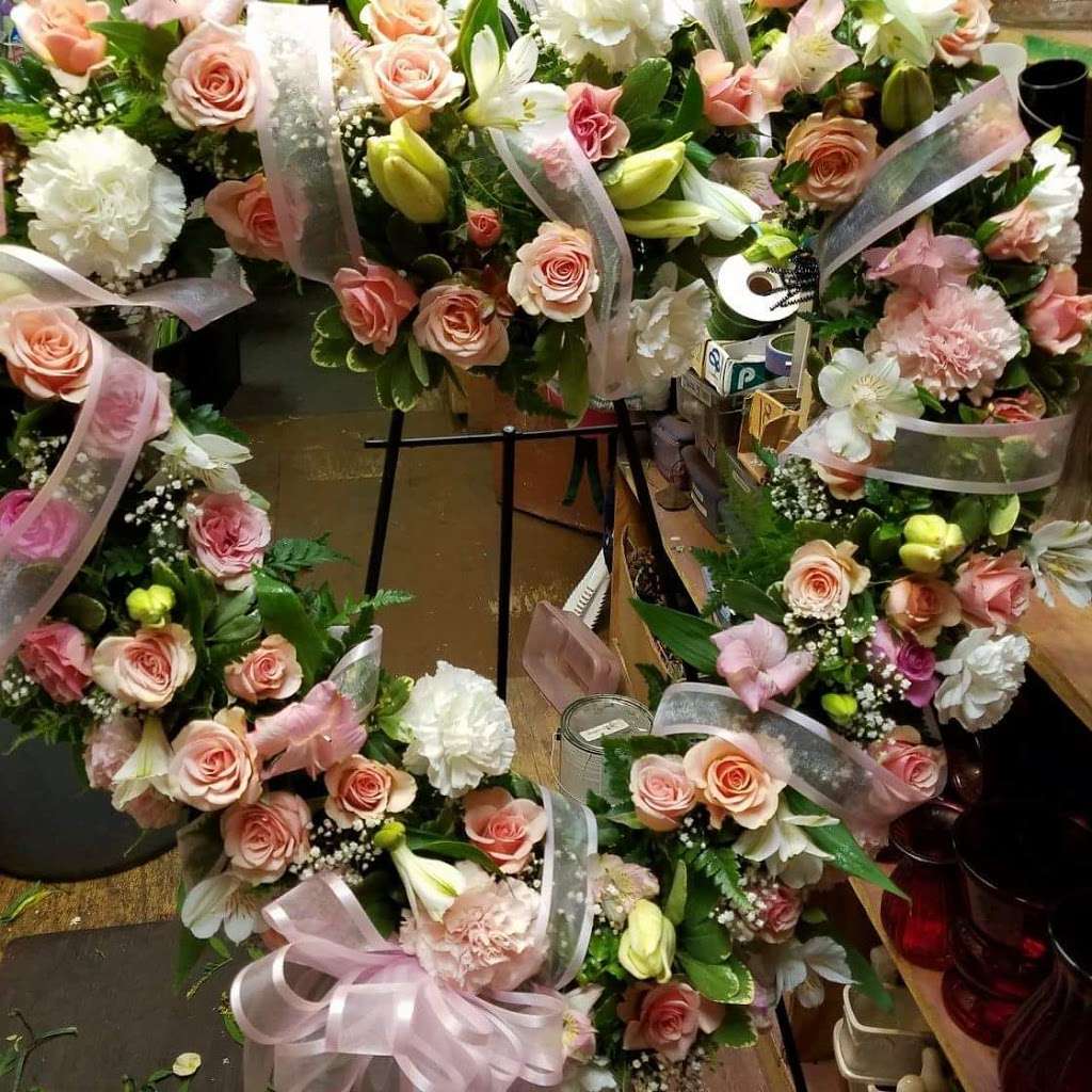 Lanells Flowers & Gifts | 8441 C E King Pkwy, Houston, TX 77044, USA | Phone: (281) 458-3688