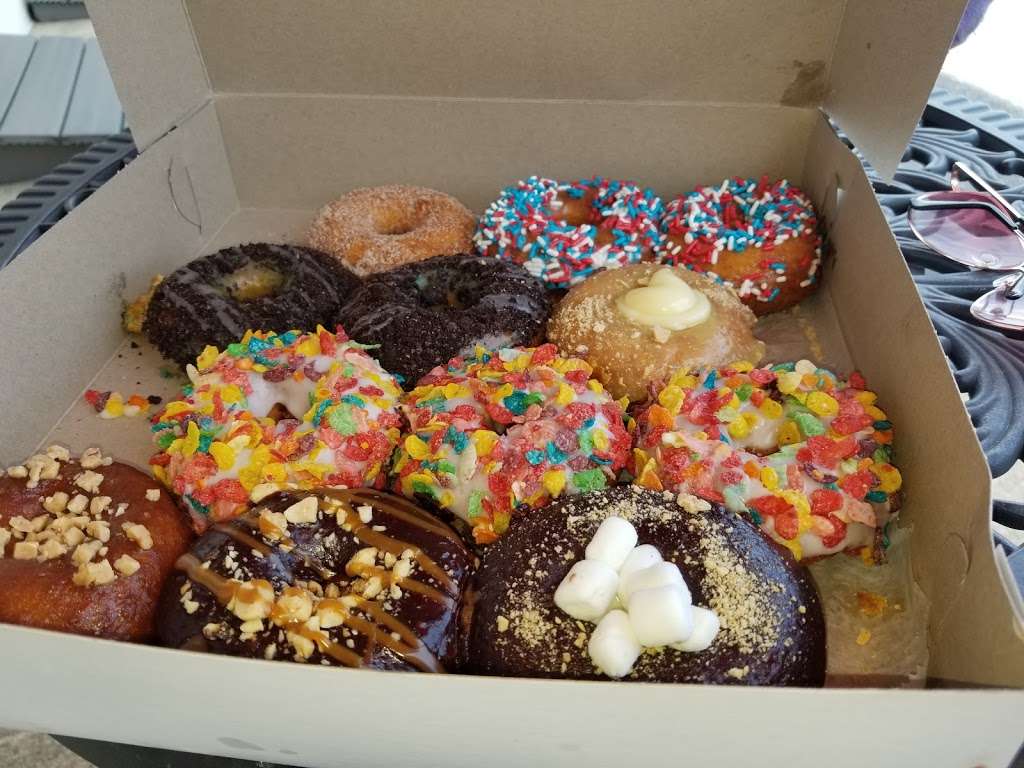 Top That! Donuts | 210 Ocean Ave, Point Pleasant Beach, NJ 08742, USA | Phone: (732) 899-2552