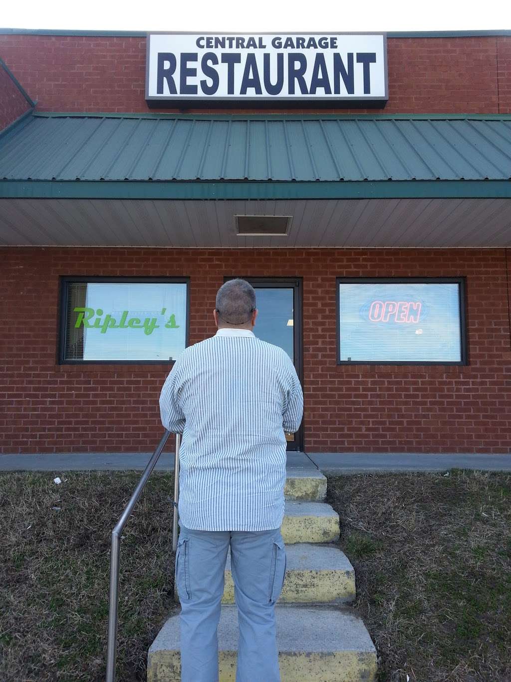 Ripley’s Family Restaurant | 694-M, Sharon Rd, King William, VA 23086, USA | Phone: (804) 769-1988