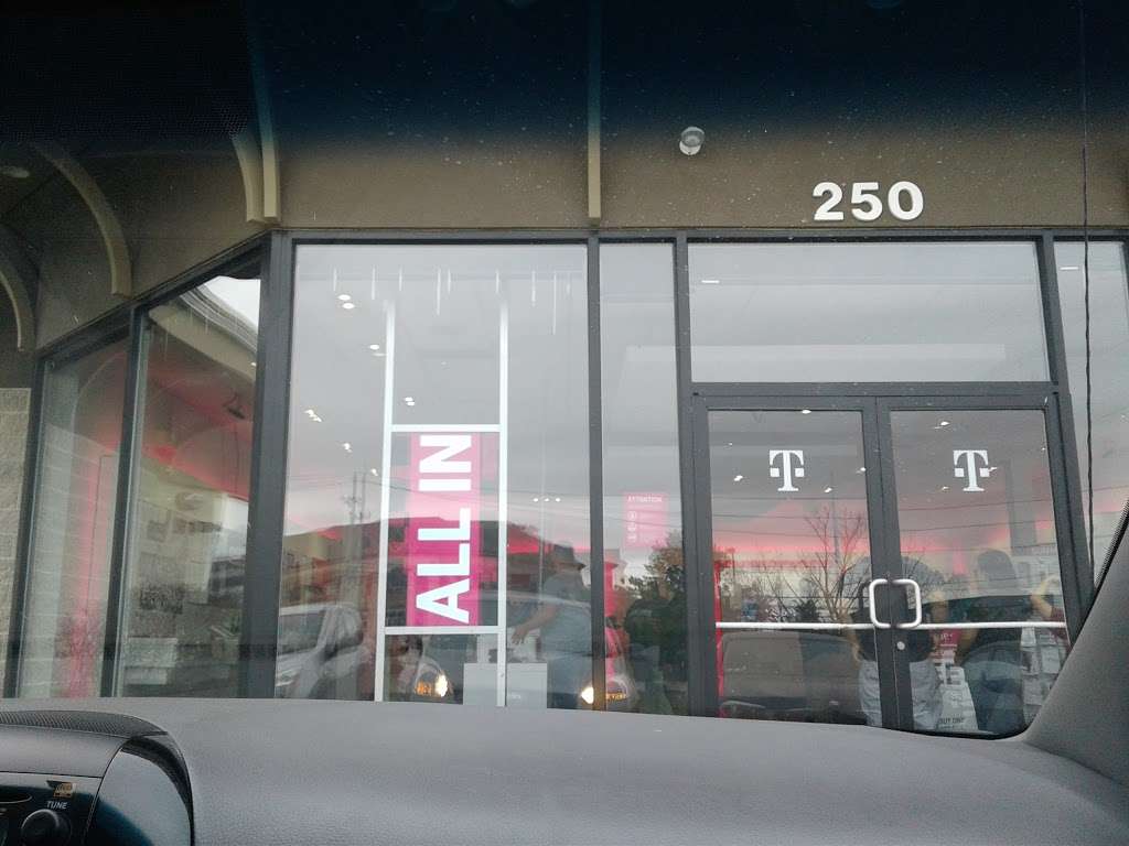 T-Mobile | 250 Granite Run Dr, Lancaster, PA 17601, USA | Phone: (717) 519-4140