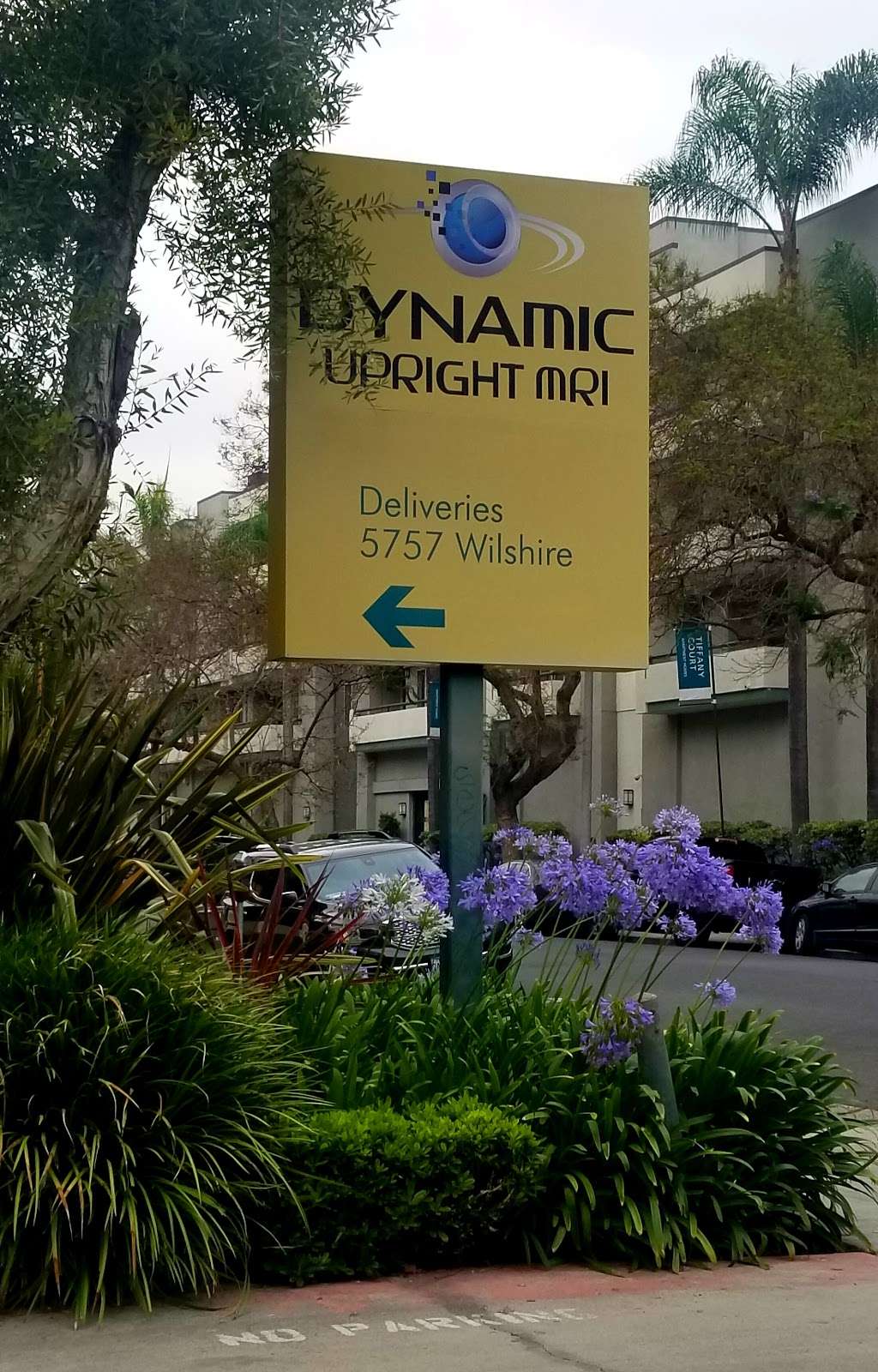 Dynamic Upright MRI | 5757 Wilshire Blvd #8, Los Angeles, CA 90036, USA | Phone: (323) 964-0674