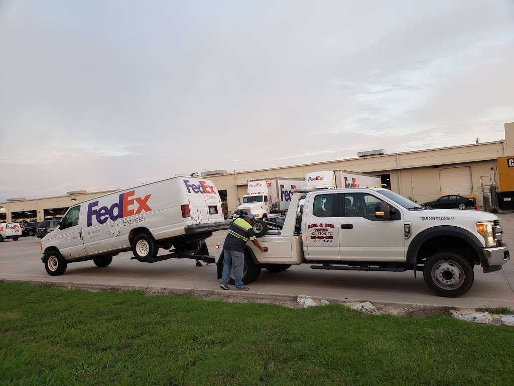 FedEx Ship Center | 10555 S Sam Houston Pkwy W, Houston, TX 77071 | Phone: (800) 463-3339