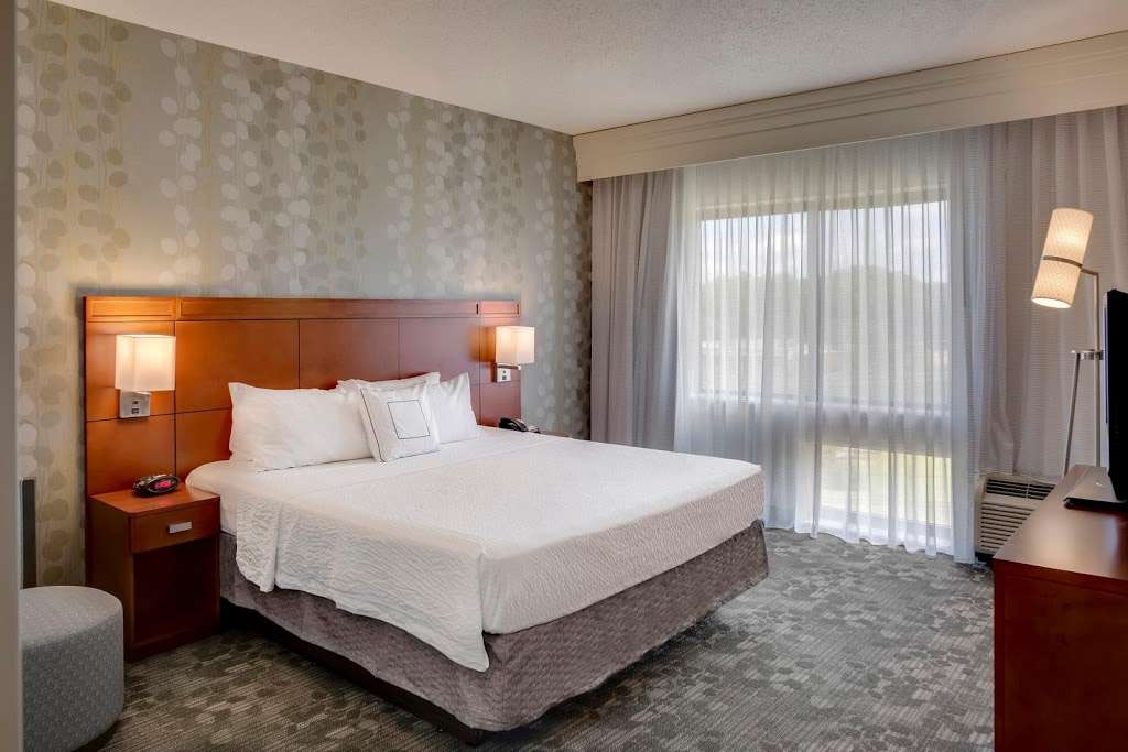 Courtyard by Marriott Statesville Mooresville/Lake Norman | 1530 Cinema Dr, Statesville, NC 28625, USA | Phone: (704) 768-2400