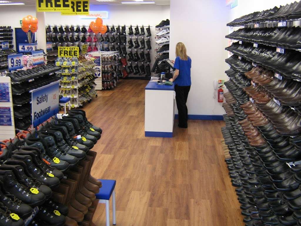 Shoe Zone | 17-19 Broad Walk, Harlow CM20 1HX, UK | Phone: 01279 454447