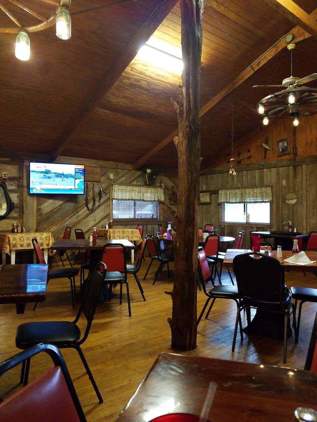 Relay Station Restaurant | 15680 TX-105, Plantersville, TX 77363, USA | Phone: (936) 894-3111