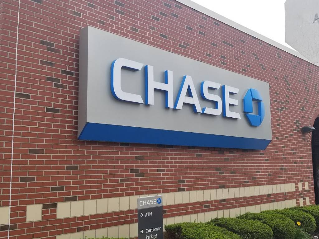 Chase Bank | 3300 E Jefferson Ave, Detroit, MI 48207, USA | Phone: (313) 567-0052
