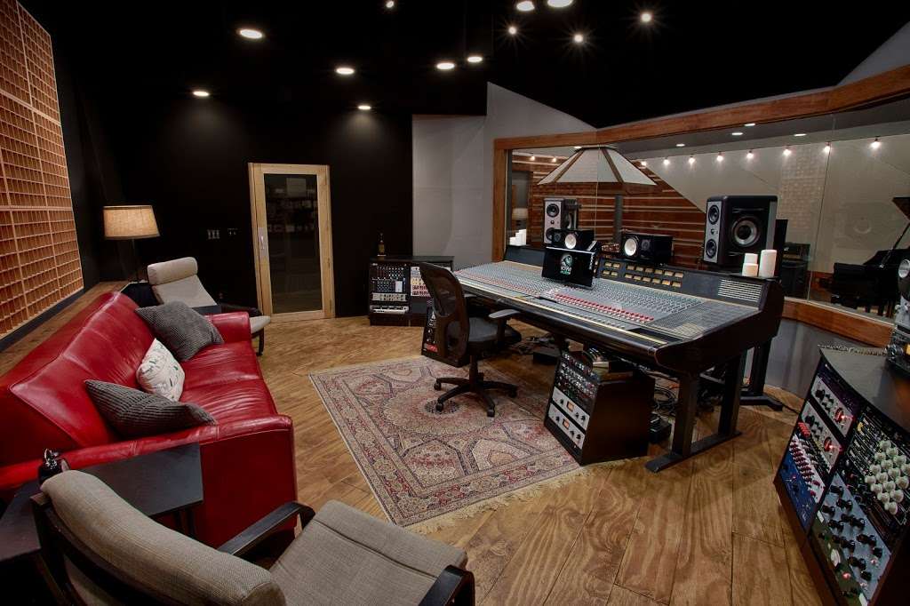 Kiwi Audio Recording Studio | 39w543 Seavey Rd, Batavia, IL 60510 | Phone: (630) 492-1292