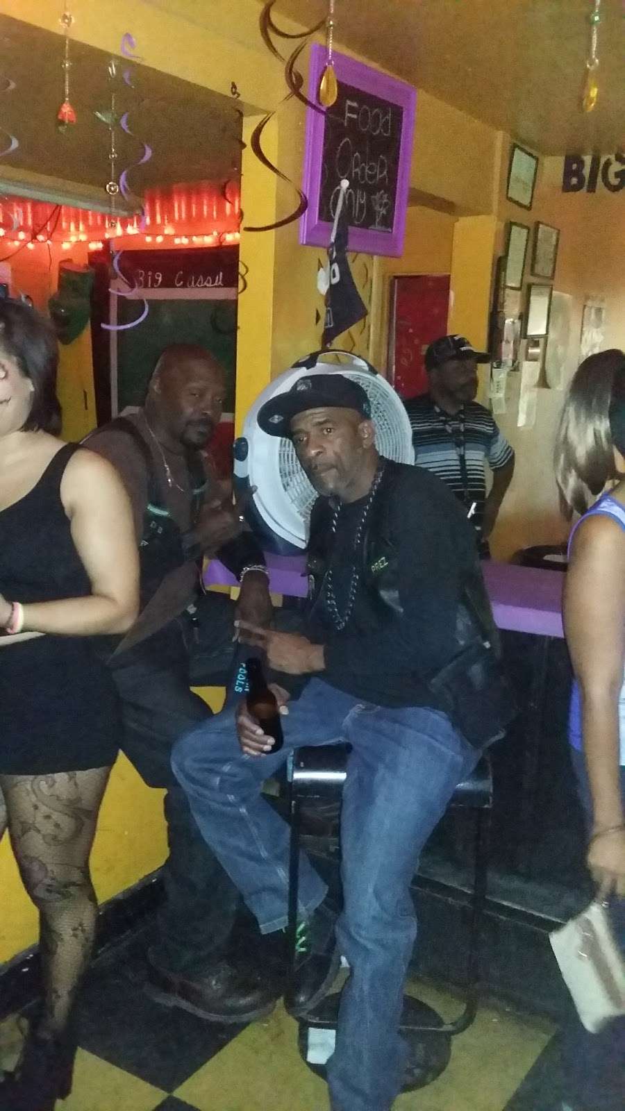 Big Cassels Smokehouse | 5855 I-10 Frontage Rd, San Antonio, TX 78219, USA