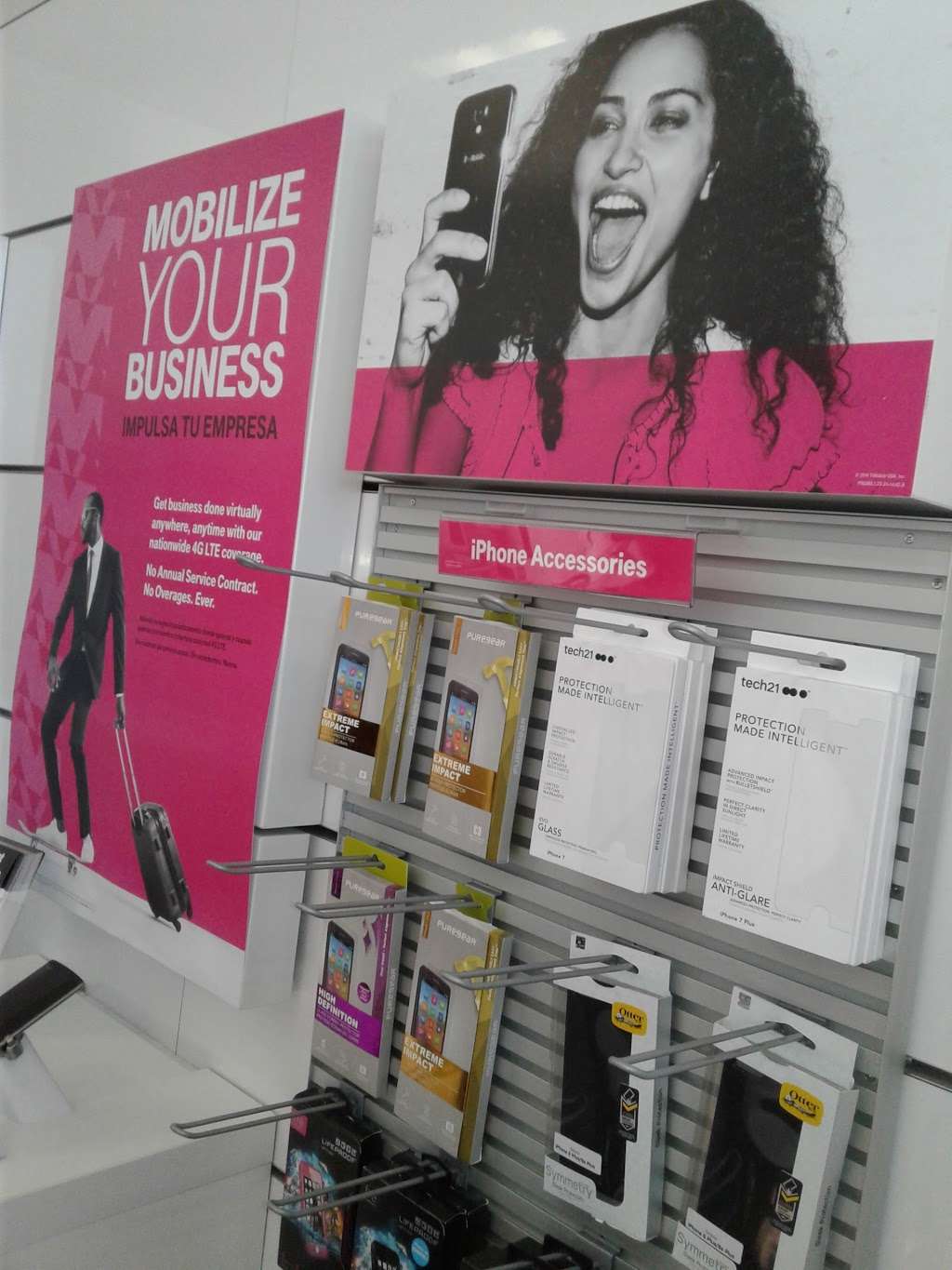 T-Mobile | 658 Bloomington Ave, Rialto, CA 92376 | Phone: (909) 562-4174