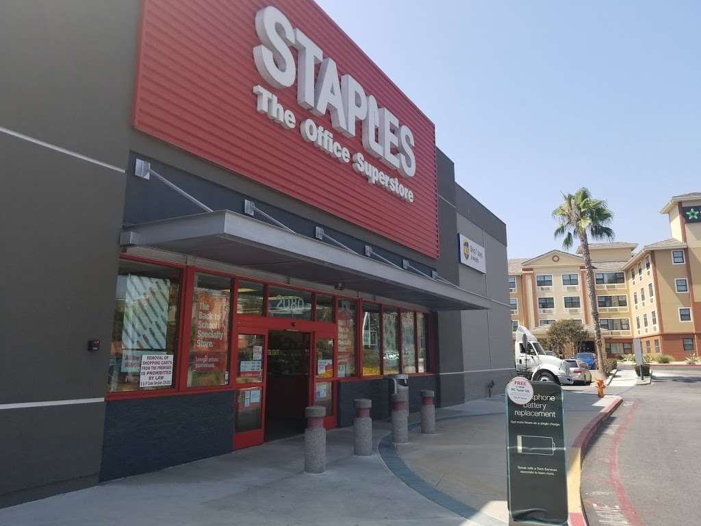 Staples | 2080 W Empire Ave, Burbank, CA 91504, USA | Phone: (818) 238-2928