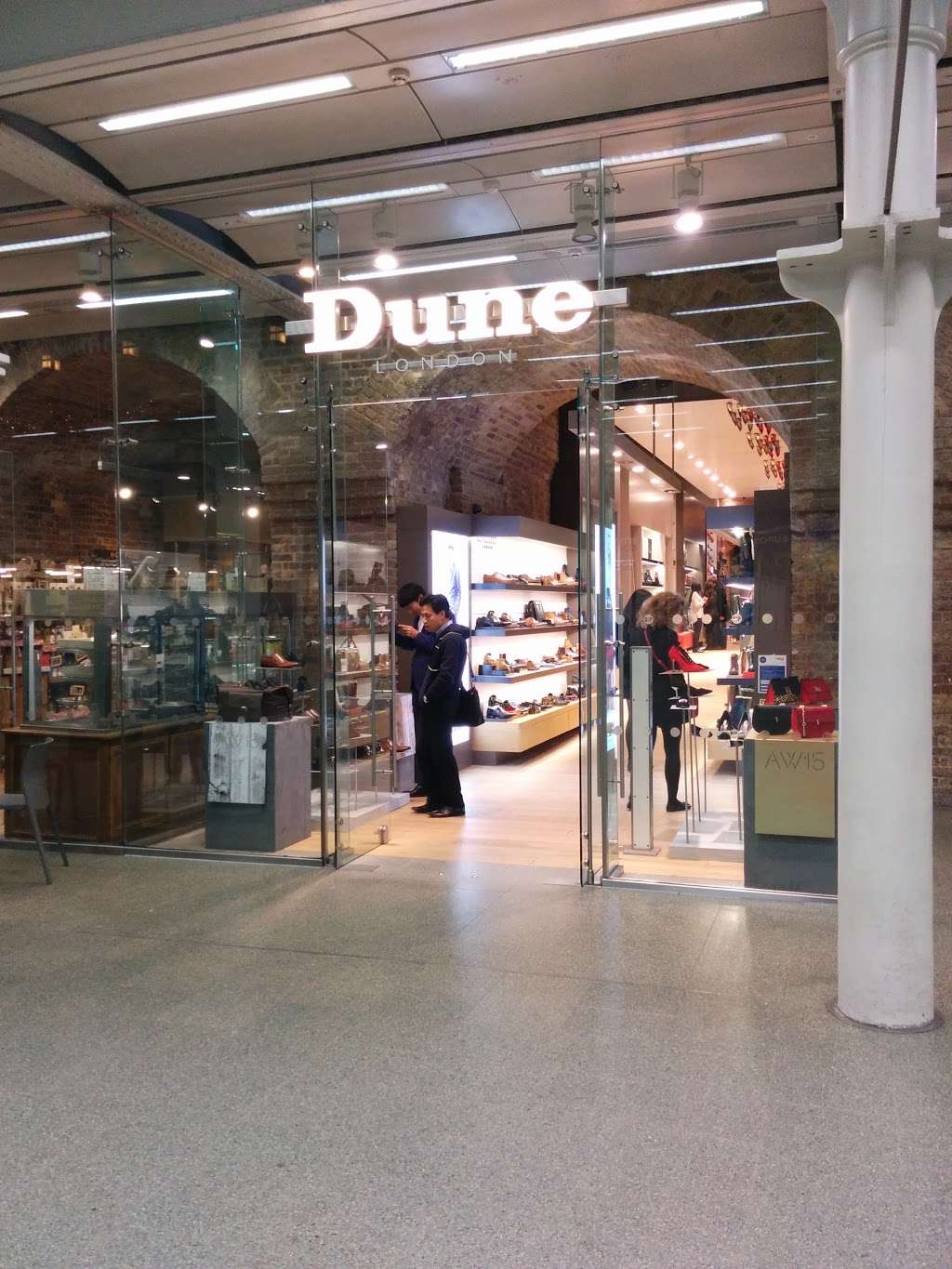 Dune | Unit 5A St Pancras International Station, Kings Cross, London N1C 4QL, UK | Phone: 020 7833 8962