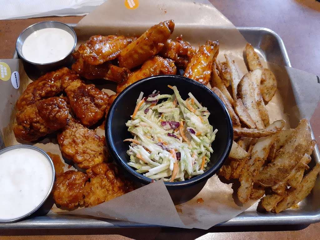 Buffalo Wild Wings | 3750 US Hwy 98 N, Lakeland, FL 33809, USA | Phone: (863) 853-7722