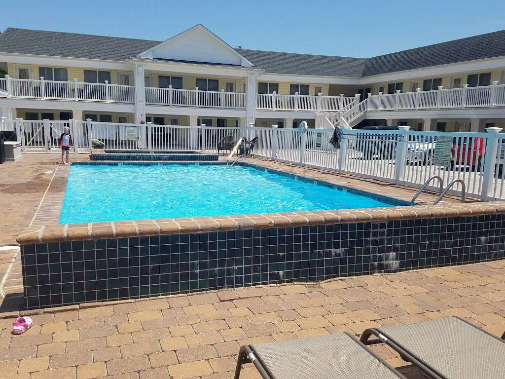 Madison Avenue Beach Club | Check-in time starts at 2 PM, 605 Madison Ave, Cape May, NJ 08204, USA | Phone: (609) 884-8266