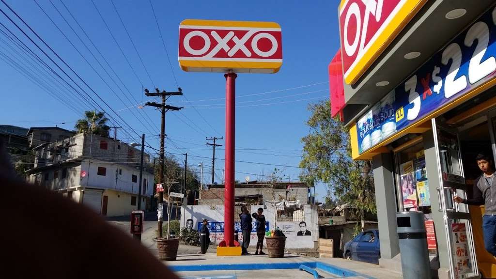 OXXO | Calzada Mimihuapan 13400, Lomas Taurinas, 22410 Tijuana, B.C., Mexico