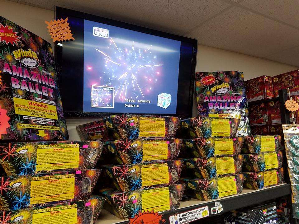 Robbins Fireworks | 36055 E Old Lexington Rd, Levasy, MO 64066 | Phone: (816) 249-3391