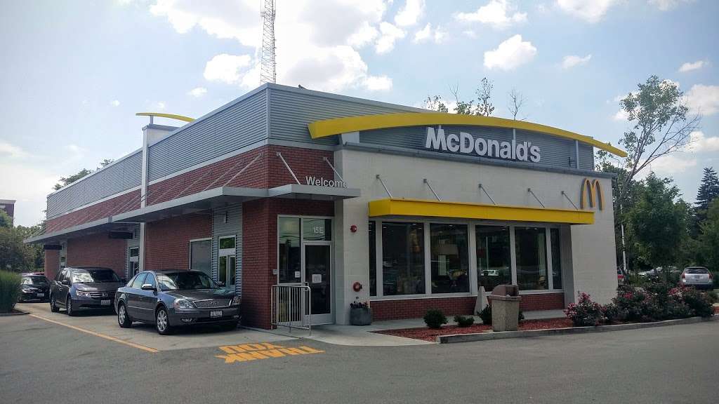 McDonalds | 15 E Dundee Rd, Arlington Heights, IL 60004, USA | Phone: (847) 749-3105