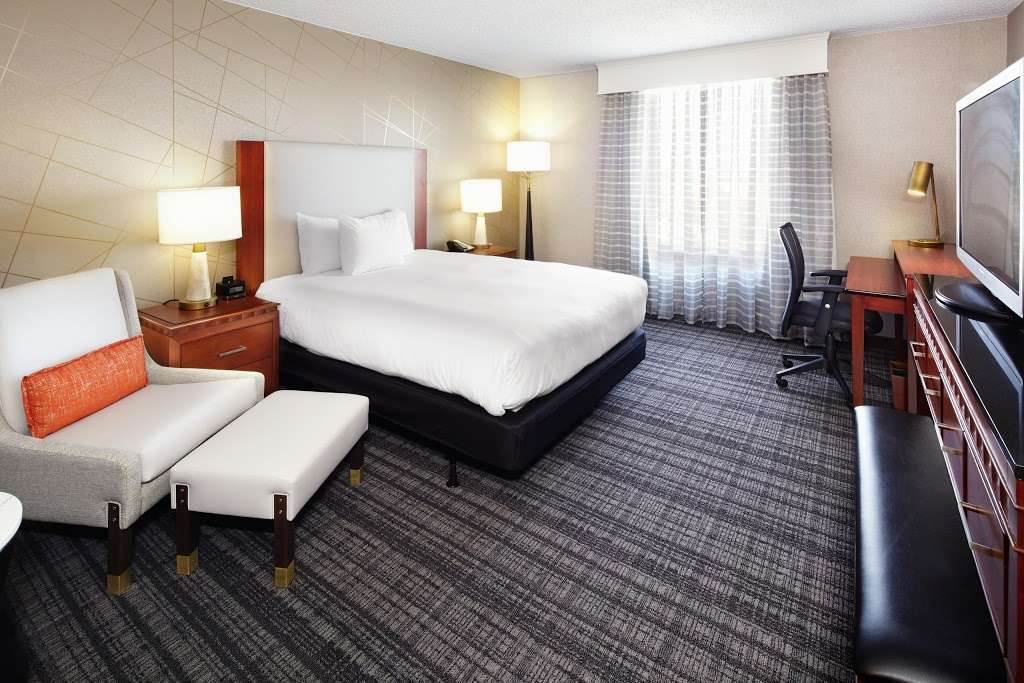 DoubleTree by Hilton Hotel Dallas Near the Galleria | 4099 Valley View Ln, Dallas, TX 75244 | Phone: (972) 385-9000