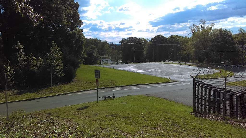 Quantico Parking Lot | Lejeune Hall, Catlin Ave, Quantico, VA 22134, USA