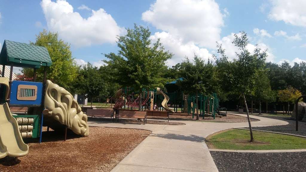 McClendon Park | 3770 Summit Valley Dr, Houston, TX 77082, USA | Phone: (281) 496-2177