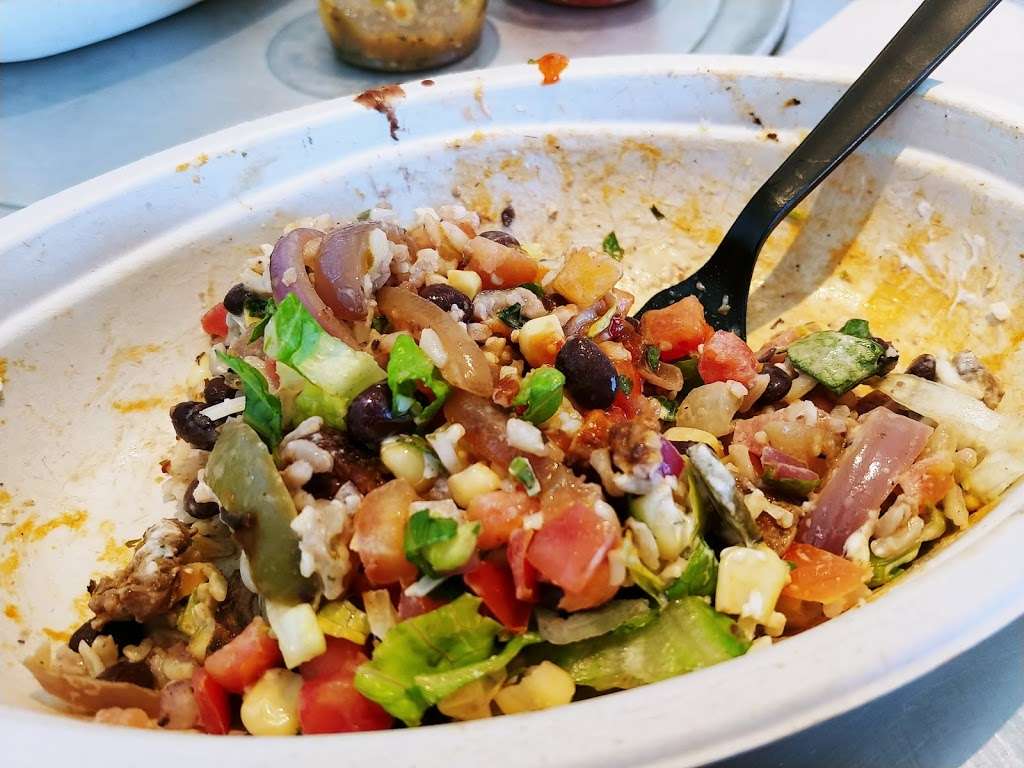 Chipotle Mexican Grill | 12560 Artesia Blvd, Cerritos, CA 90703, USA | Phone: (562) 653-0701