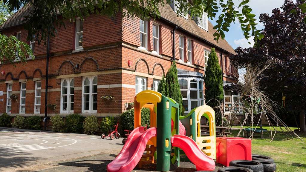 Asquith Barley Barn Enfield Day Nursery | Hymus House, Enfield EN2 0EF, UK | Phone: 0333 455 2533