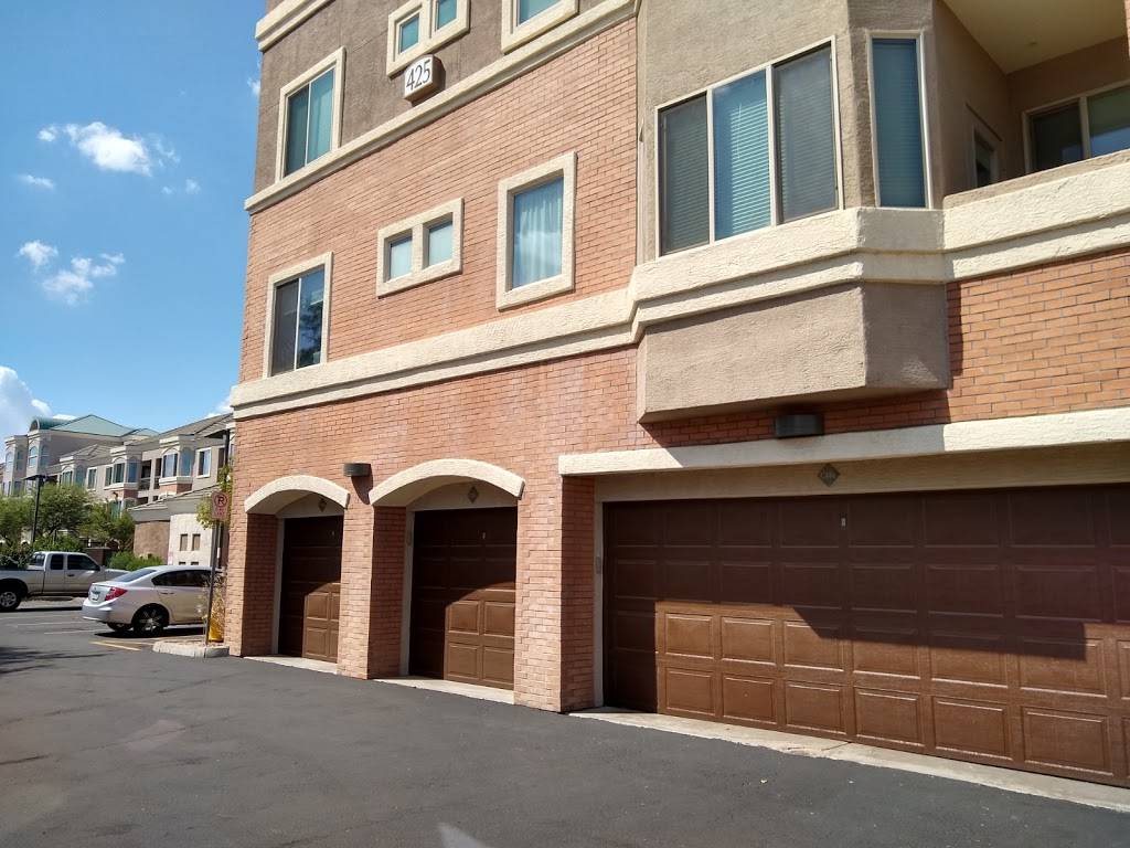 Regatta Pointe Condominiums | 425 W Rio Salado Pkwy, Tempe, AZ 85281, USA | Phone: (480) 893-0044