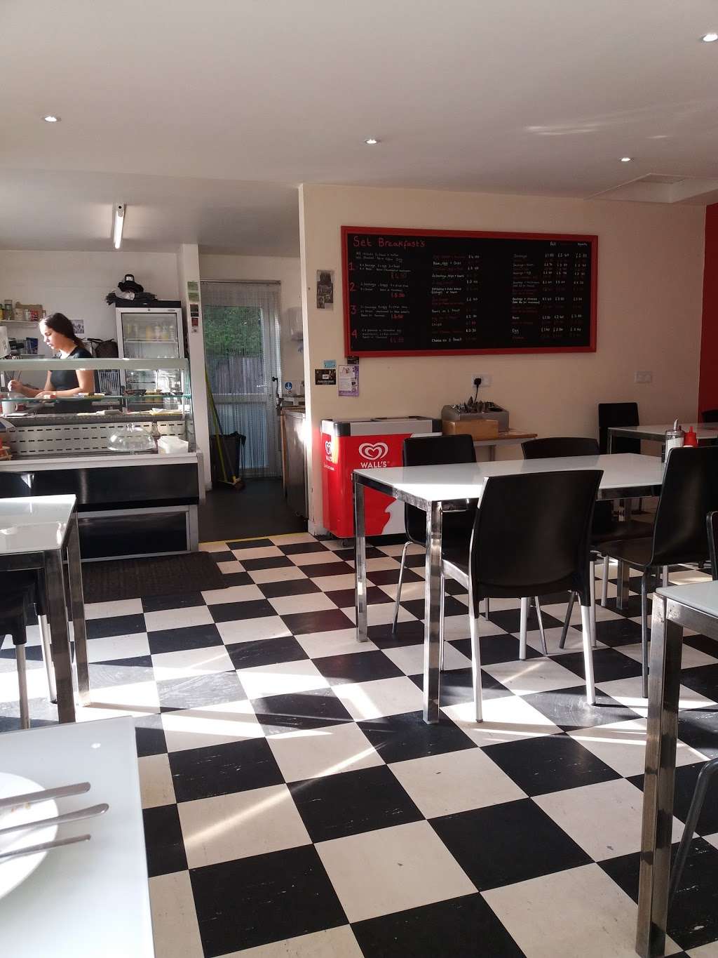 Hollyville Cafe | West Kingsdown, Sevenoaks TN15 6SW, UK | Phone: 01474 853549
