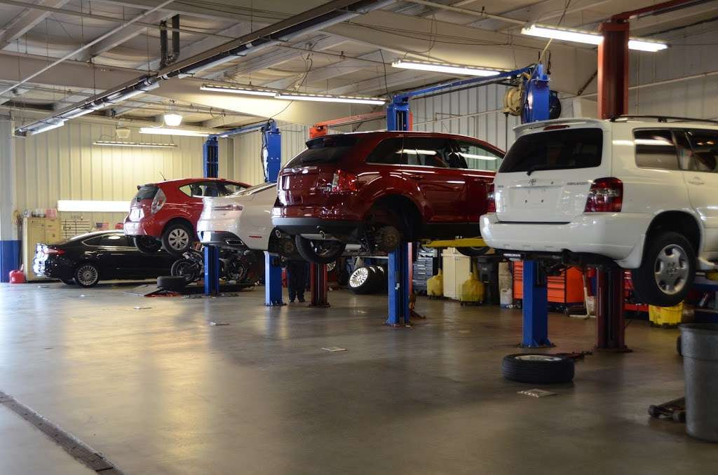 Hubler Ford - car repair  | Photo 7 of 10 | Address: 2605 IN-44, Shelbyville, IN 46176, USA | Phone: (317) 392-2557