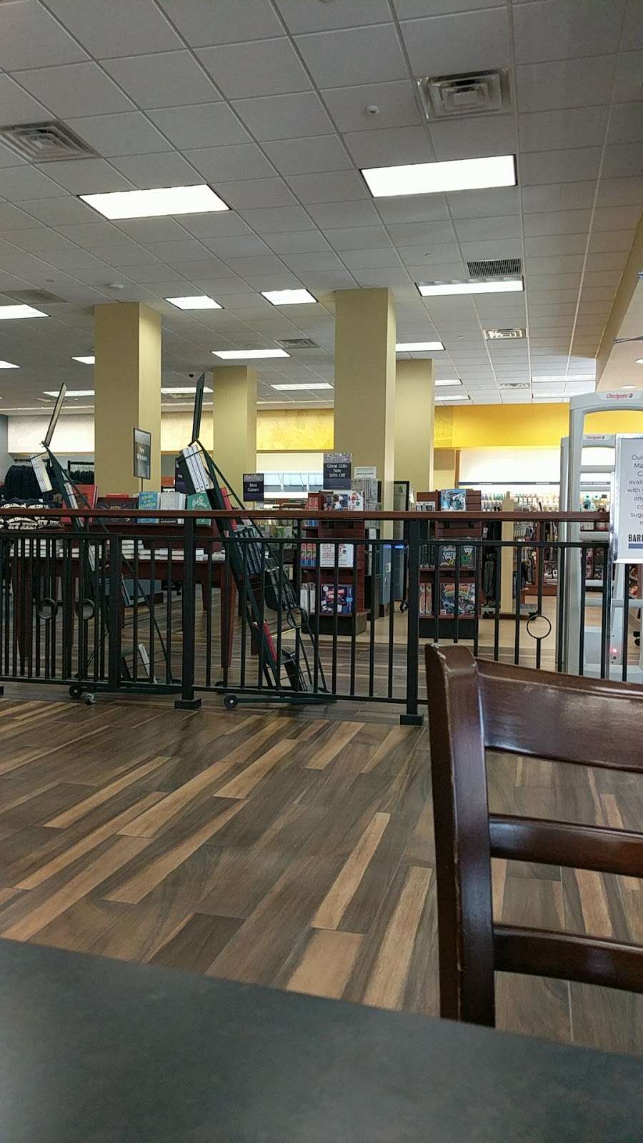 Barnes Noble Campus Town Book Store 500 Campus Town Drive