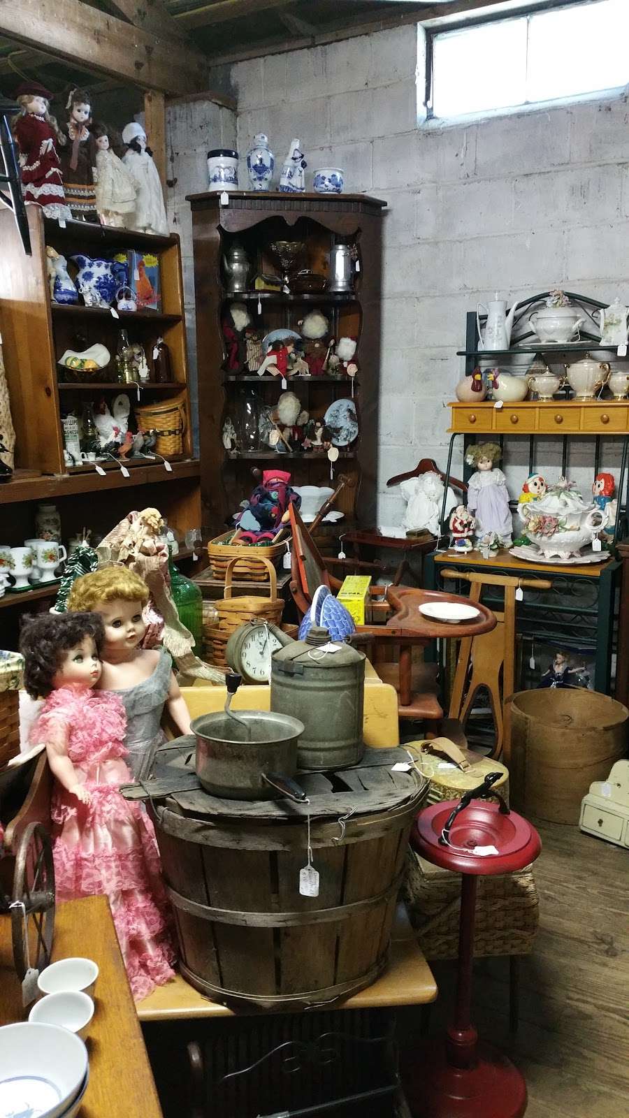 Marketplace Antiques & Collectibles LLC | 12440 Sussex Hwy, Greenwood, DE 19950, USA | Phone: (302) 349-5400